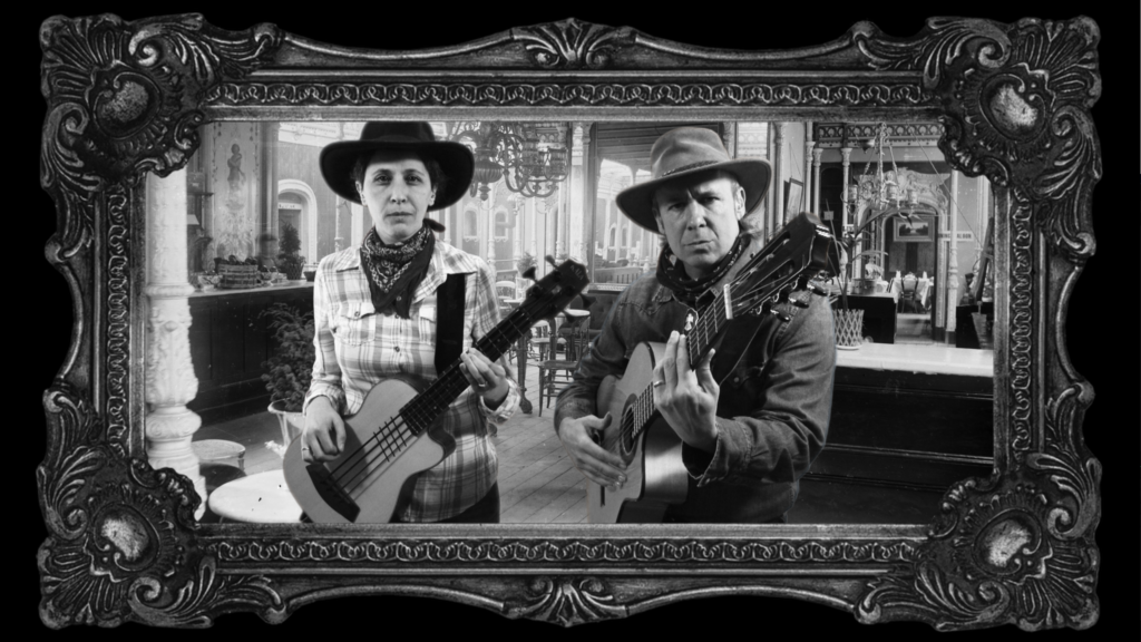 Rikki Thomas-Martinez, Dalila Goumeziane, Mas Y Mas, saloon