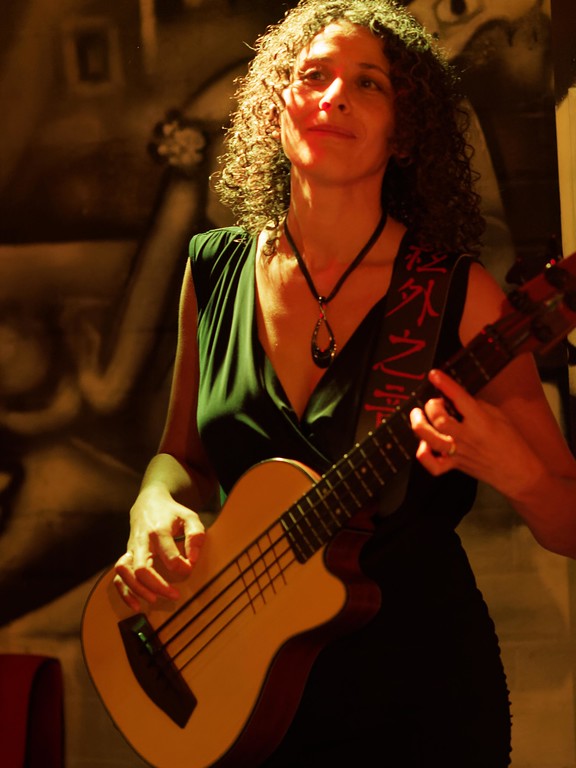 Dalila Goumeziane, Mas Y Mas